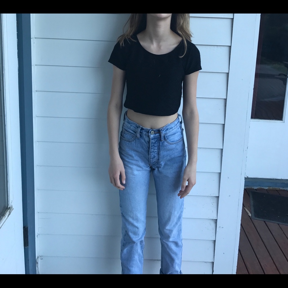 black crop t shirt